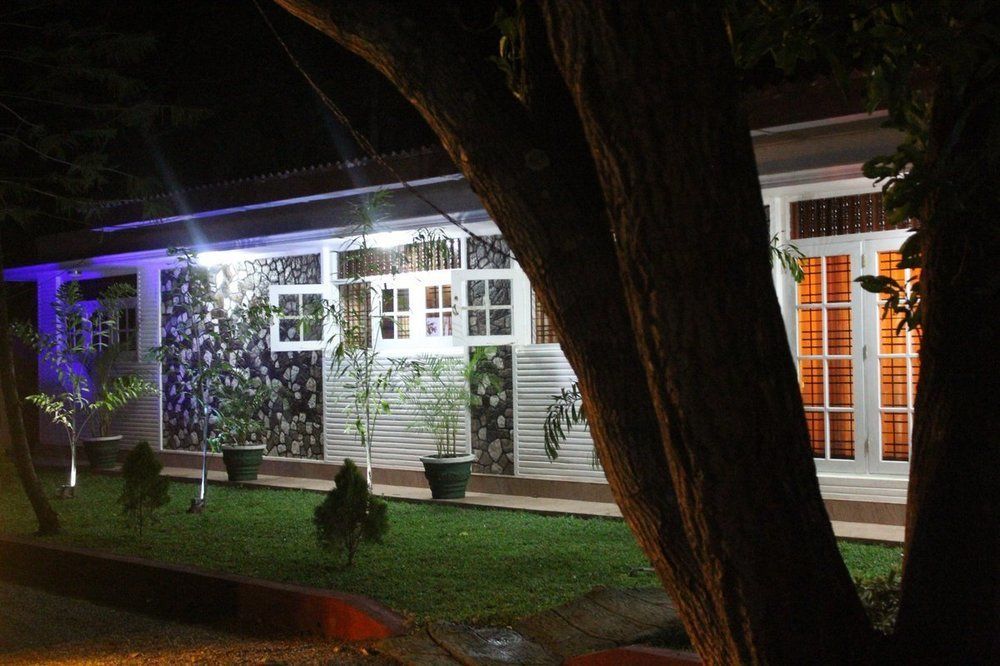 Nirmala Hotel And Restaurant Polonnaruwa Ngoại thất bức ảnh