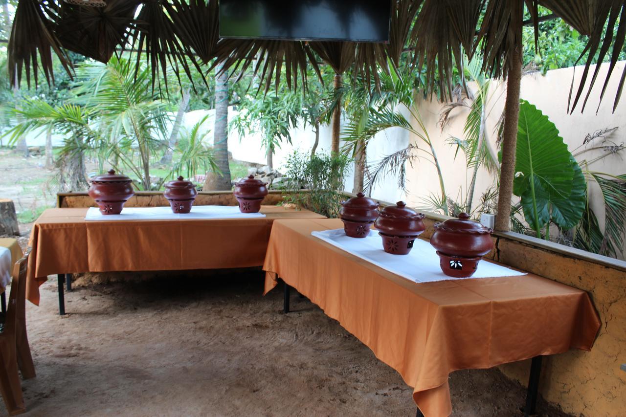 Nirmala Hotel And Restaurant Polonnaruwa Ngoại thất bức ảnh